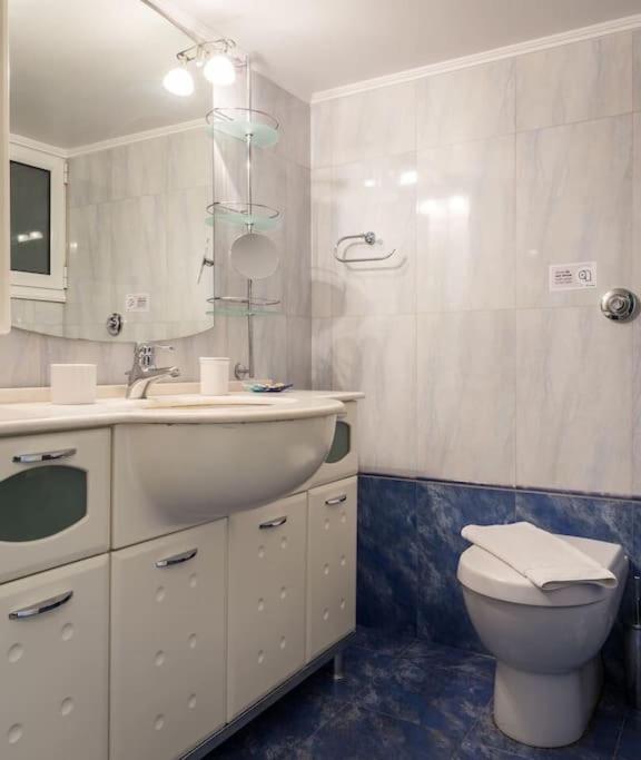 A Unique Apartment In The Historical Center-3Bds أثينا المظهر الخارجي الصورة