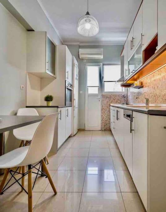 A Unique Apartment In The Historical Center-3Bds أثينا المظهر الخارجي الصورة