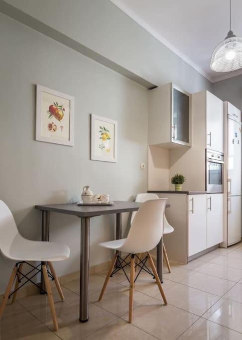 A Unique Apartment In The Historical Center-3Bds أثينا المظهر الخارجي الصورة