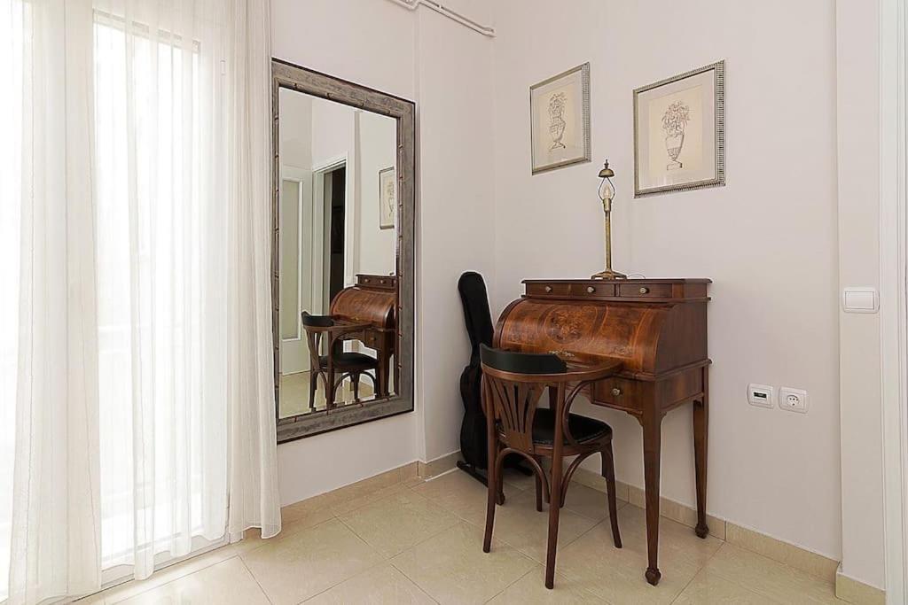 A Unique Apartment In The Historical Center-3Bds أثينا المظهر الخارجي الصورة