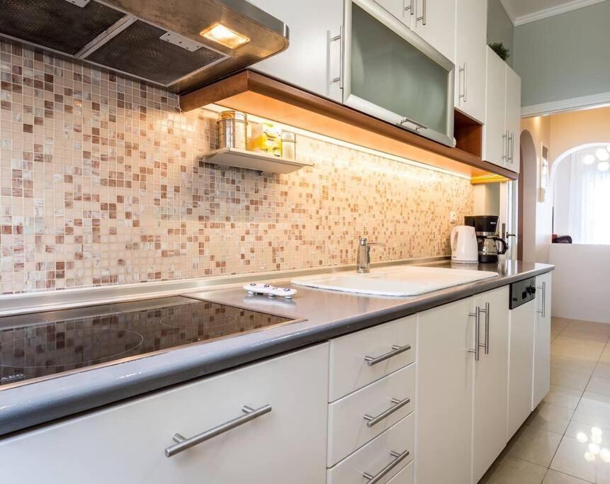 A Unique Apartment In The Historical Center-3Bds أثينا المظهر الخارجي الصورة