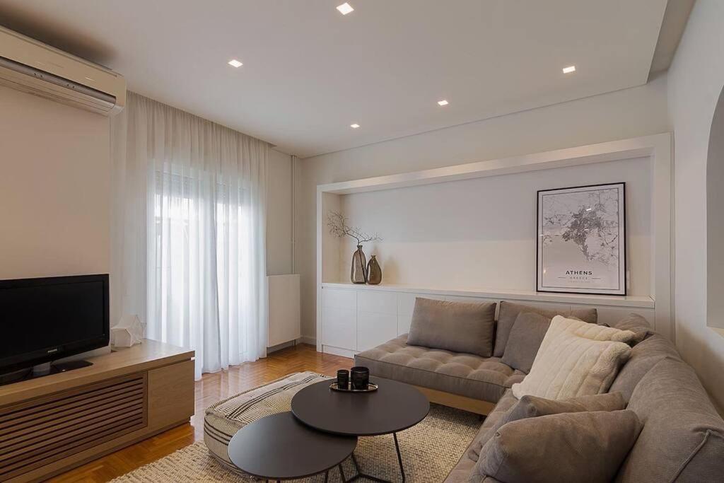 A Unique Apartment In The Historical Center-3Bds أثينا المظهر الخارجي الصورة