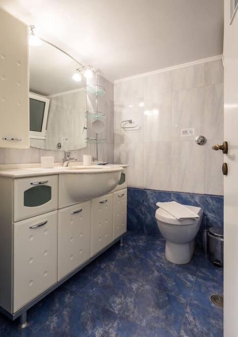A Unique Apartment In The Historical Center-3Bds أثينا المظهر الخارجي الصورة