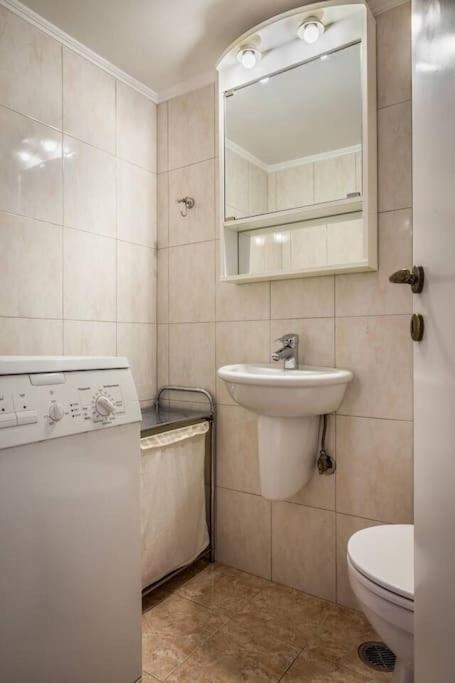 A Unique Apartment In The Historical Center-3Bds أثينا المظهر الخارجي الصورة